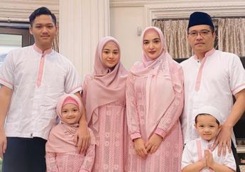 Selalu Tampil Kompak, Contek Yuk Gaya Busana Lebaran Ala Keluarga Hermansyah!
