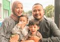 Apakah Si Kecil Susah Mandi? Yuk Contek Cara Marsha Natika Ajak Anak Pertamanya Agar Mau Mandi