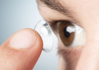 Bahaya Pakai Softlens Kadaluwarsa, Dokter Spesialis Mata Ungkap Bisa Rusak Kornea