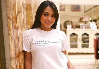 Tak Lagi Pakai Busana Terbuka, Tampilan Aurel Hermansyah Pakai Celana Pendek dan Blazer Justru Curi Perhatian