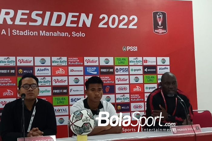 Jacksen F Tiago dan Irfan Jauhari saat menghadiri pers konferensi pasca-pertandingan Persis Solo Vs Dewa United di Stadion Manahan, Kamis (24/6/2022).
