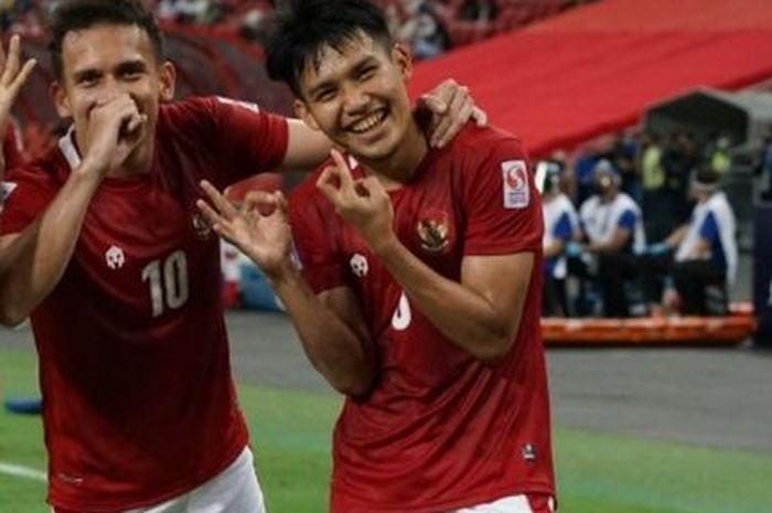 Asnawi Mangkualam, Egy Maulana Vikri, dan Witan Sulaeman berselebrasi saat Indonesia melawan Singapura pada laga leg kedua semifinal Piala AFF 2020.