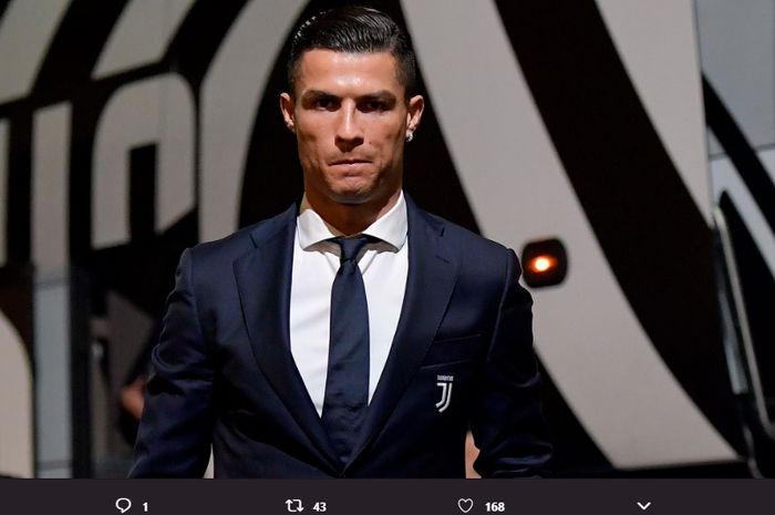 Megabintang Juventus, Cristiano Ronaldo, bersiap menghadapi Atalanta dalam laga perempat final Coppa Italia di Stadion Atleti Azzurri d'Italia pada 30 Januari 2019.