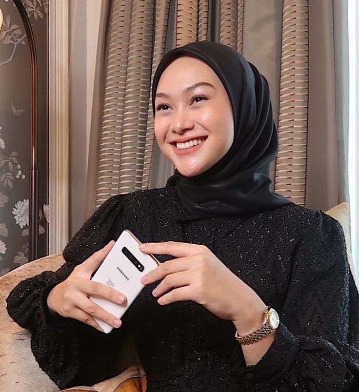 Hijab Warna Hitam