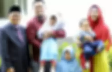 Keluarga Oki Setiana Dewi bersama Wali Kota Bandung Oded M Danial