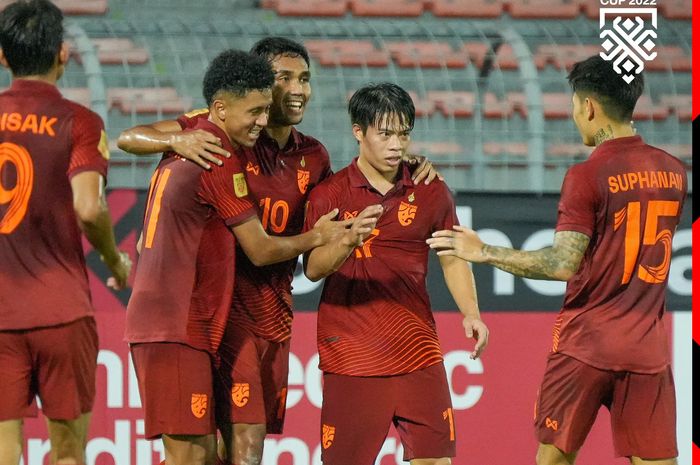 Para pemain Timnas Thailand selebrasi seusai mencetak gol ke gawang Brunei dalam laga pertama Grup A Piala AFF 2022.