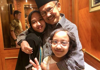 Eyangnya Meninggal Dunia, Cucu Pak Habibie: Sekarang Eyang Sudah Bersama Eyang Putri. Menyentuh!