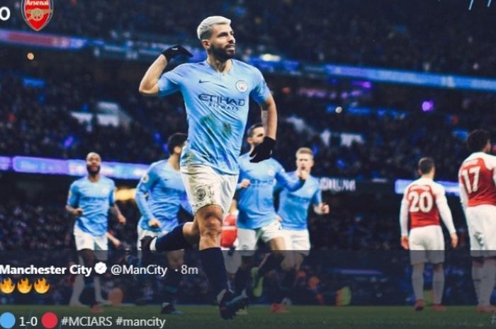 Striker Manchester City, Sergio Aguero, melakukan selebrasi seusai menjebol gawang Arsenal pada laga Liga Inggris di Etihad Stadium, Minggu (3/2/2019)