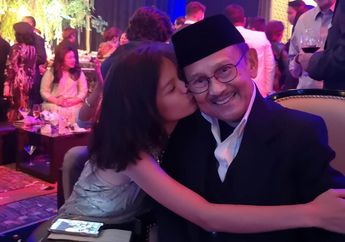 Posting Foto Eyang Habibie Bareng para Cucu, Tifani Habibie: 'Kangen Banget Sama Eyang'
