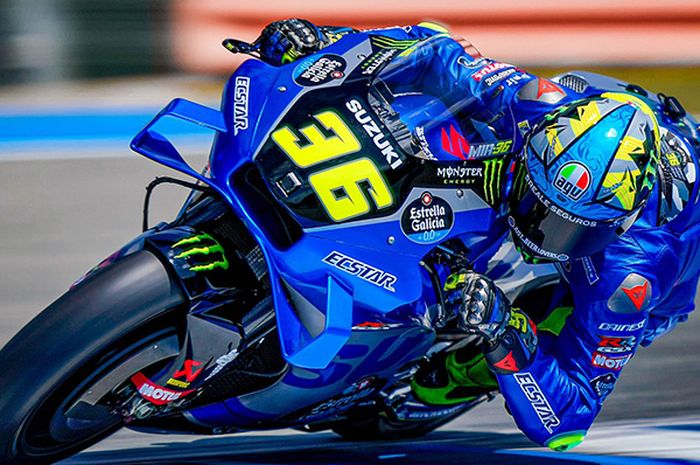 Juara dunia MotoGP 2020 Joan Mir, tetap profesional untuk Suzuki tetapi juga inginkan kabar cepat terkait masa depannya.