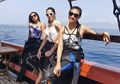 Liburan Mewah ke Pulau Komodo, Nia Ramadhani dan Theresa Wienathan Kompak Tampil Seksi Pakai Bra Rajut Terawang