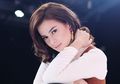 Pernah Bikin Gading Marten Jatuh Hati, Lihat Pesona Astrid Tiar Saat Berbalut Busana Modis Berwarna Oranye