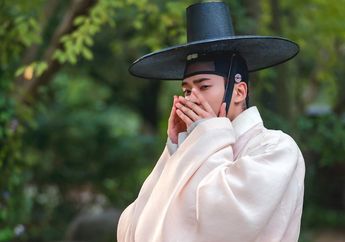 Intip Ekspresi Malu-malu Rowoon Mergokin Pasangan di Drama Korea The Matchmakers