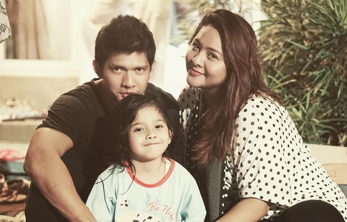 Audy dan Iko beserta putri kecilnya