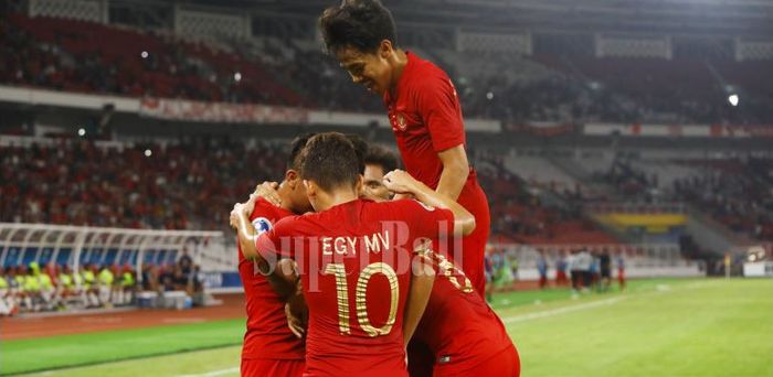 Sejumlah pemain Timnas U-19 Indonesia merayakan gol Witan Sulaeman ke gawang Timnas U-19 Uni Emirat 