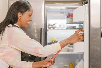 Jangan Pernah Simpan 5 Jenis Makanan Ini di Pintu Kulkas, Risikonya Besar