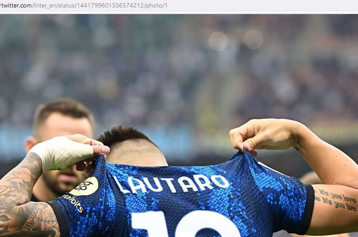 Striker Inter Milan, Lautaro Martinez, melakukan selebrasi dalam laga Liga Italia kontra Atalanta di Stadion Giuseppe Meazza, Sabtu (25/9/2021).