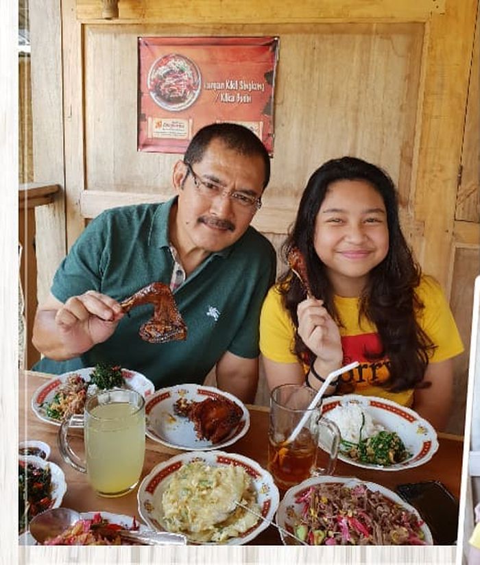 Potret kebersamaan anak <a href='https://pontianak.tribunnews.com/tag/mayangsari' title='Mayangsari'>Mayangsari</a>, <a href='https://pontianak.tribunnews.com/tag/khirani' title='Khirani'>Khirani</a> Trihatmodjo bersama <a href='https://pontianak.tribunnews.com/tag/bambang-trihatmodjo' title='Bambang Trihatmodjo'>Bambang Trihatmodjo</a>