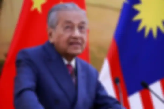 Perdana Menteri Malaysia Mahatir Mohamad menyarakan Malaysia berencana untuk menjual aset negara demi membayar utang.