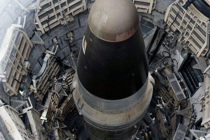 Ukraina Dulu Pemilk Senjata Nuklir Terbesar Ke-3 Dunia, Nyaris Semua Senjatanya Lenyap Karena Ini. Terungkap penyebab denuklirisasi Ukraina.