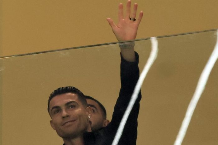 Cristiano Ronaldo menjadi penonton dalam laga uji coba Al Nassr versus Inter Miami, Kamis (1/2/2024).