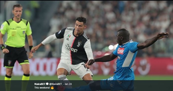 Duel antara Cristiano Ronaldo dan Kalidou Koulibaly pada pertemuan perdana antara Juventus dan Napoli di Liga Italia musim 2019-2020.