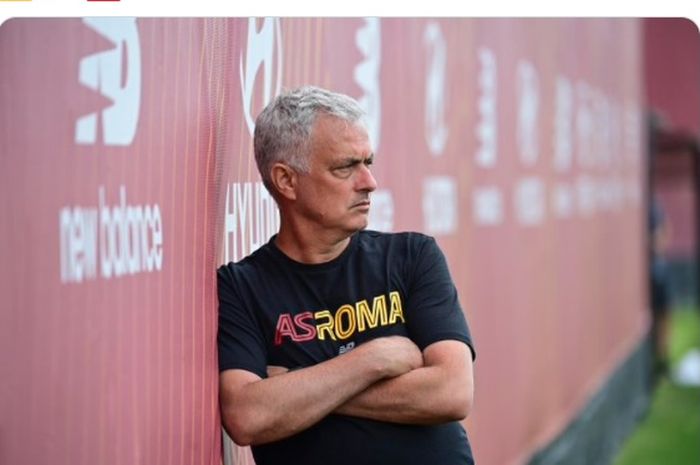 Bek AS Roma, Chris Smalling, memberikan tanggapannya soal dirinya kembali dilatih oleh Jose Mourinho.