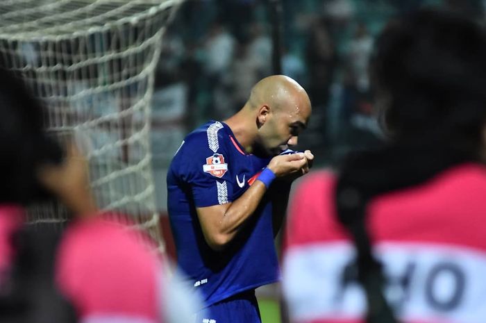 Selebrasi striker PSIS Semarang, Bruno Silva, setelah mencetak gol ke gawang Semen Padang dalam laga pekan ke-32 di Stadion Moch Soebroto, Jumat (13/12/2019).