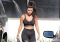 Ikuti Olahraga Sederhana ala Kourtney Kardashian agar Tetap Sehat Selama Social Distancing di Rumah