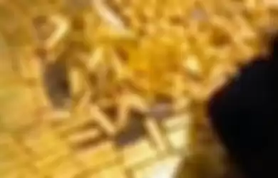 Emas batangan yang ditemukan di rumah Zhang Qi