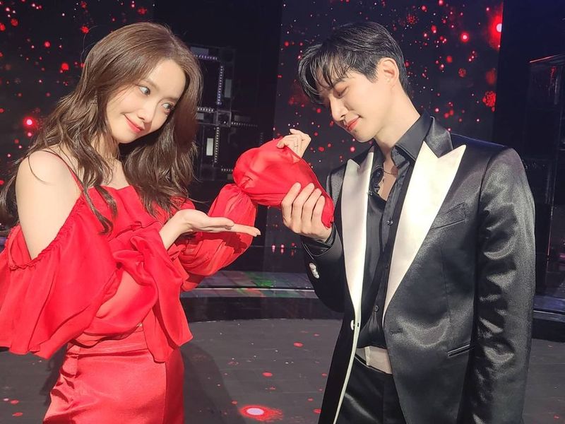 Tampil Serasi Yoona Snsd Dan Junho 2pm Kejutkan Fans Dengan Tarian