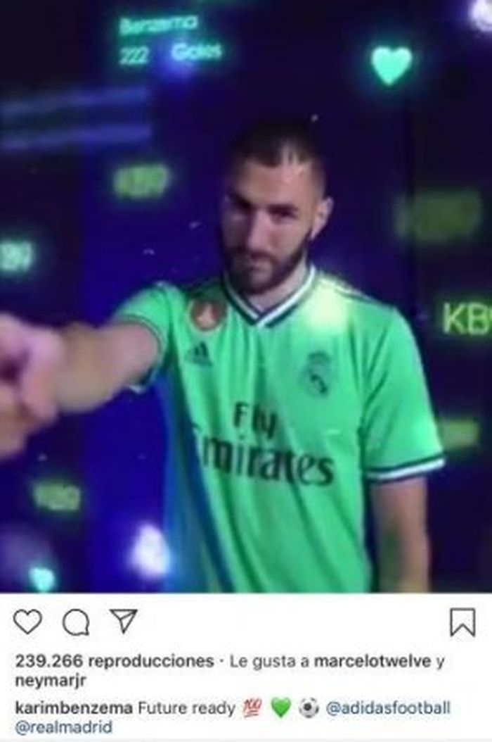 Unggahan striker Real Madrid, Karim Benzema, yang di-like oleh Neymar.