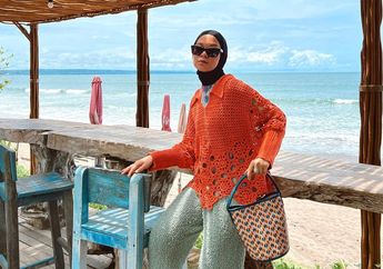 5 Inspirasi Outfit Hijab Buat Liburan ke Bali. Kece Banget Buat OOTD!