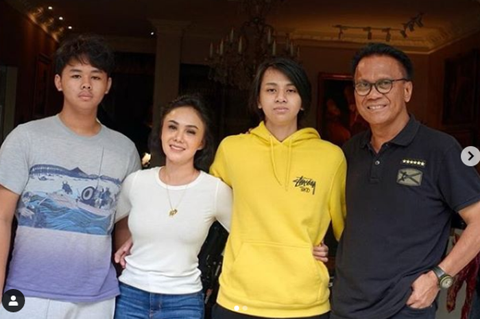 Harmonis, <a href='https://manado.tribunnews.com/tag/yuni-shara' title='Yuni Shara'>Yuni Shara</a> dan Mantan Suami Rayakan Ulang Tahun Sang Putra: Tahun Depan Belum Tentu Bisa