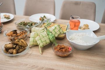 Pusing dan mual usai menyatap makanan khas lebaran.