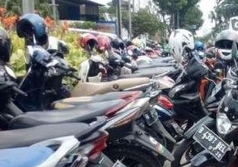Care N' Cheers : Spion Motor Bukan Tempat Gantung Helm, Begini Efeknya Kalau Masih Nekat