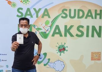 Foto Tukul Arwana Pamer Kartu Vaksin Picu Komentar, Dokter RSPON Ungkap Fakta di Balik Tudingan Vaksinasi Sebabkan Pendarahan Otak Sang Komedian