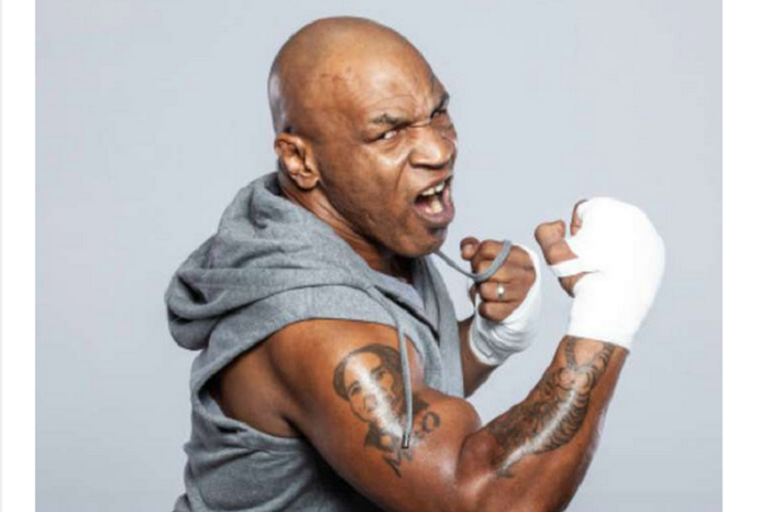 Legenda tinju dunia, Mike Tyson yang punya pukulan brutal nan mematikan.