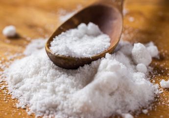 Enggak Perlu Perawatan Mahal, Cuma Diamkan Larutan Garam di Wajah Selama 30 Detik, Lihat Hasil Tak Terduga ini pada Wajah!