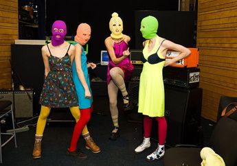 Pussy Riot Rilis Video Musik 'RAGE' Untuk Menuntut Pembebasan Navalny