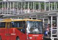 Gara-gara Duduk Mengangkat Kaki, Eric Ditikam Sebilah Pisau oleh Sesama Penumpang Transjakarta yang Tak Ia Kenal