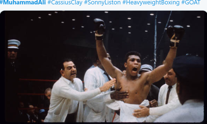 Muhammad Ali ketika merayakan kemenangan atas Sonny Liston dalam laga pertama pada 25 Februari 1964. 