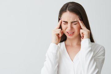 Pijat bisa dilakukan untuk meredakan sakit kepala yang menyiksa.