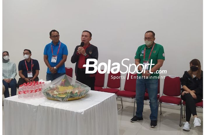 Ketum PSSI, Mochamad Iriawan dan Direktur PT LIB, Akhmad Hadian Lukita yang hadir di Stadion Manahan, Solo untuk persiapan Piala Presiden 2022, Jumat (10/6/2022).