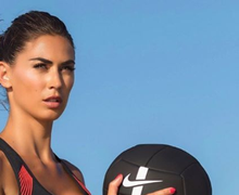 7 Potret Seksi Melissa Satta, Wanita yang Akui Bikin Eks Gelandang Ac Milan Kerap Cedera