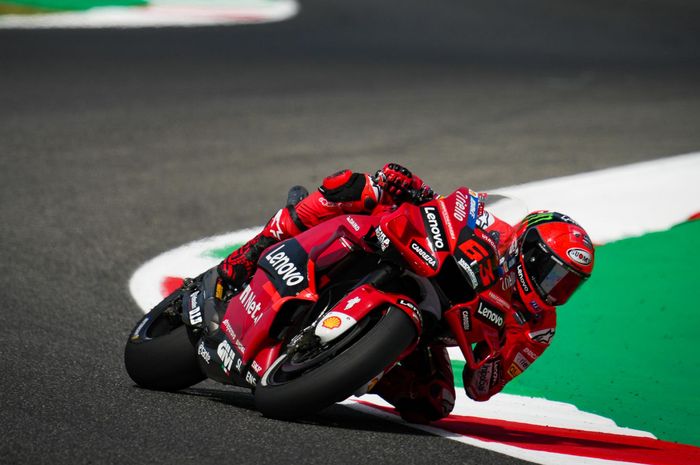 Francesco Bagnaia beraksi di MotoGP Italia 2022