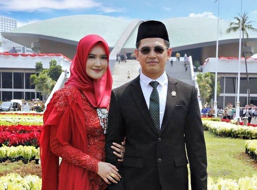 Nekat Nikah Siri Dengan Anak Mantan Menteri Meski Tak Direstui Artis Ini Dilaporkan Ke Polisi Oleh Sang Mertua Ada Apa Semua Halaman Pop Grid Id Nekat Nikah Siri Dengan Anak Mantan Menteri Meski Tak Direstui Artis Ini Dilaporkan Ke Polisi Oleh Sang Mertua Ada Apa Semua Halaman Pop Grid Id