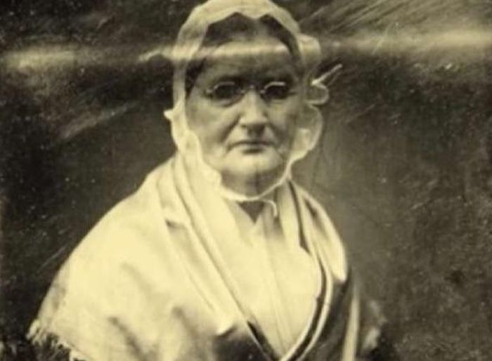 Ibu Blanche, Nyonya Monnier