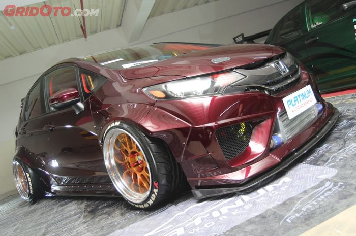 Ini Sebabnya Honda Jazz Asal Padang Pasang Body Kit Rocket 