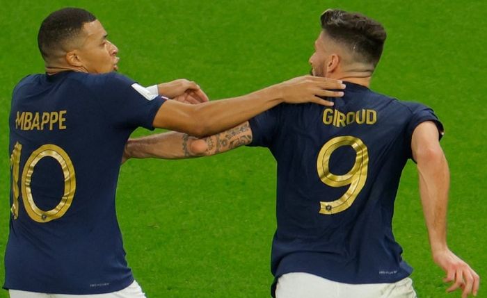 Dua bintang Prancis, Kylian Mbappe dan Olivier Giroud, dalam laga kontra Polandia pada babak 16 besar Piala Dunia 2022.